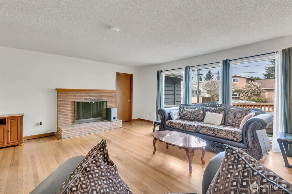 924 7th Avenue NW Puyallup WA 98371