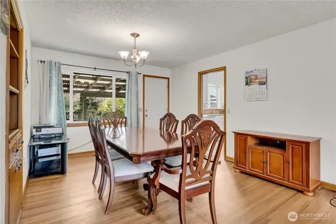 924 7th Avenue NW Puyallup WA 98371