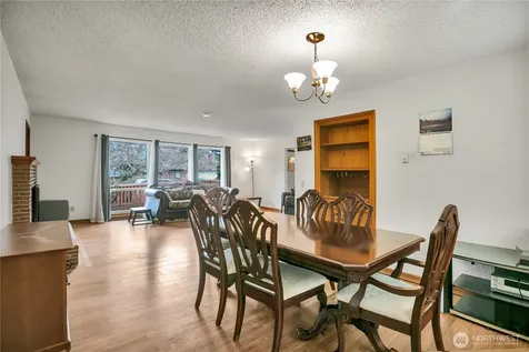 924 7th Avenue NW Puyallup WA 98371