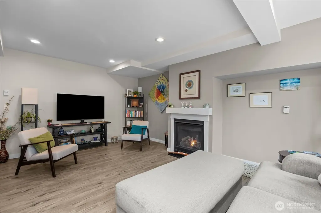 23224 Edmonds Way Edmonds WA 98026