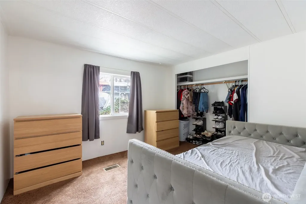 707 37th Street SE Auburn WA 98002