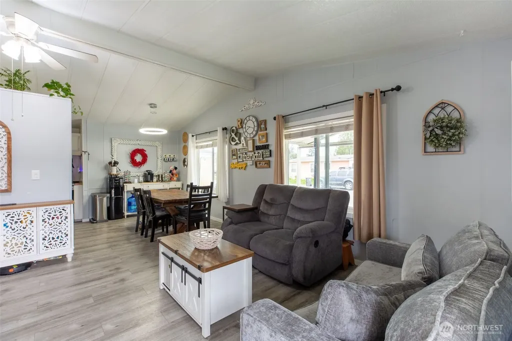 707 37th Street SE Auburn WA 98002
