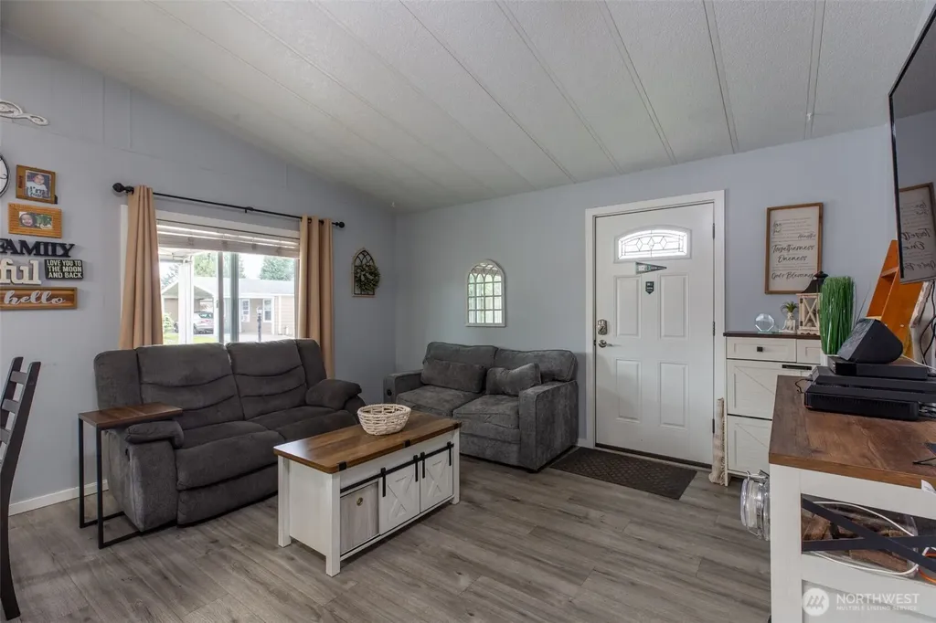 707 37th Street SE Auburn WA 98002