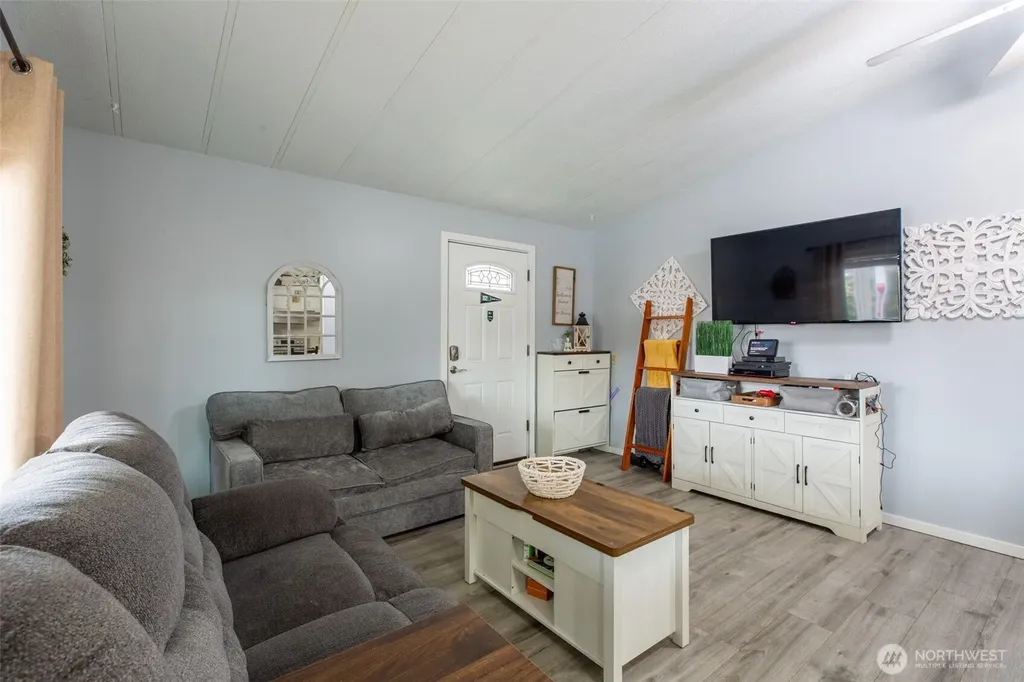 707 37th Street SE Auburn WA 98002