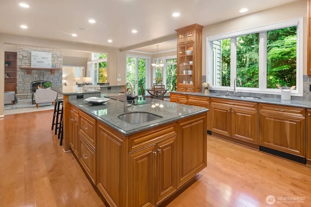 13695 NE 32nd Place Bellevue WA 98005