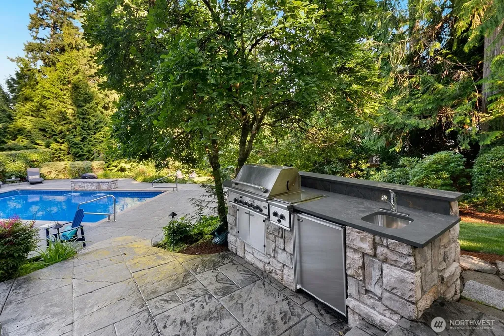 13695 NE 32nd Place Bellevue WA 98005