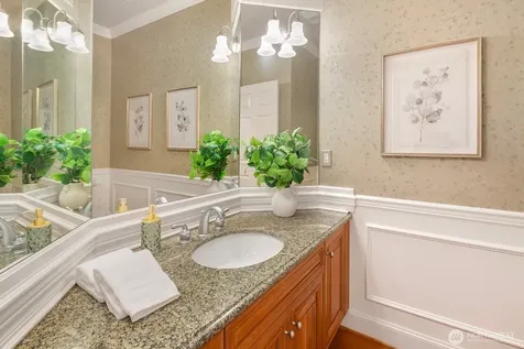 13695 NE 32nd Place Bellevue WA 98005