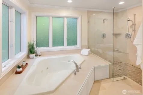 13695 NE 32nd Place Bellevue WA 98005