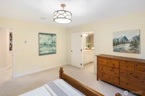13695 NE 32nd Place Bellevue WA 98005