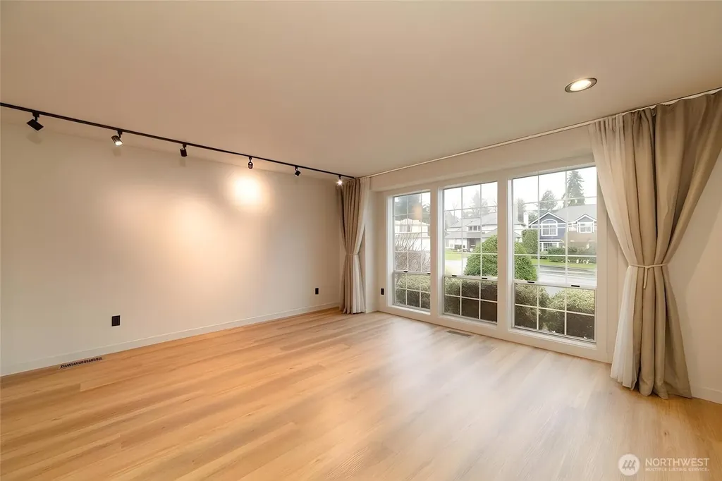 10012 SE 247th Place Kent WA 98030