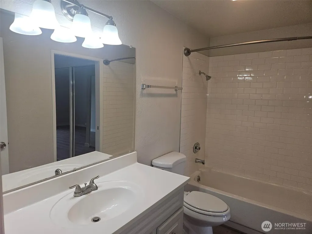 2611 NE 4th Renton WA 98056