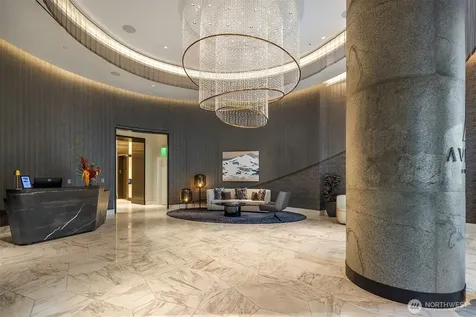 838 Avenue Square NE Bellevue WA 98004