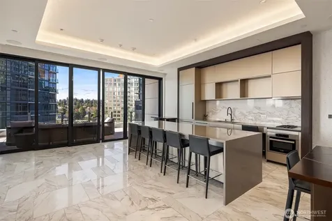 838 Avenue Square NE Bellevue WA 98004