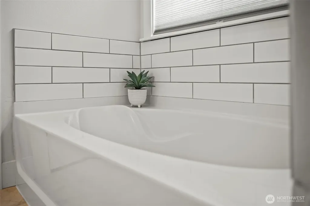 30 E Cedarland Lane Allyn WA 98524