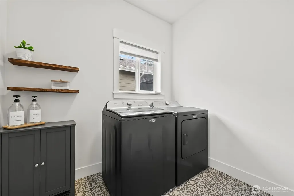 30 E Cedarland Lane Allyn WA 98524