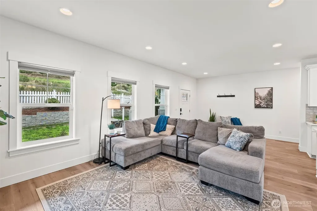 30 E Cedarland Lane Allyn WA 98524
