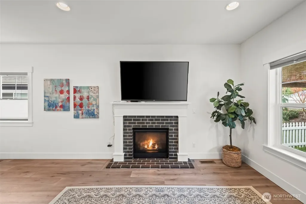 30 E Cedarland Lane Allyn WA 98524