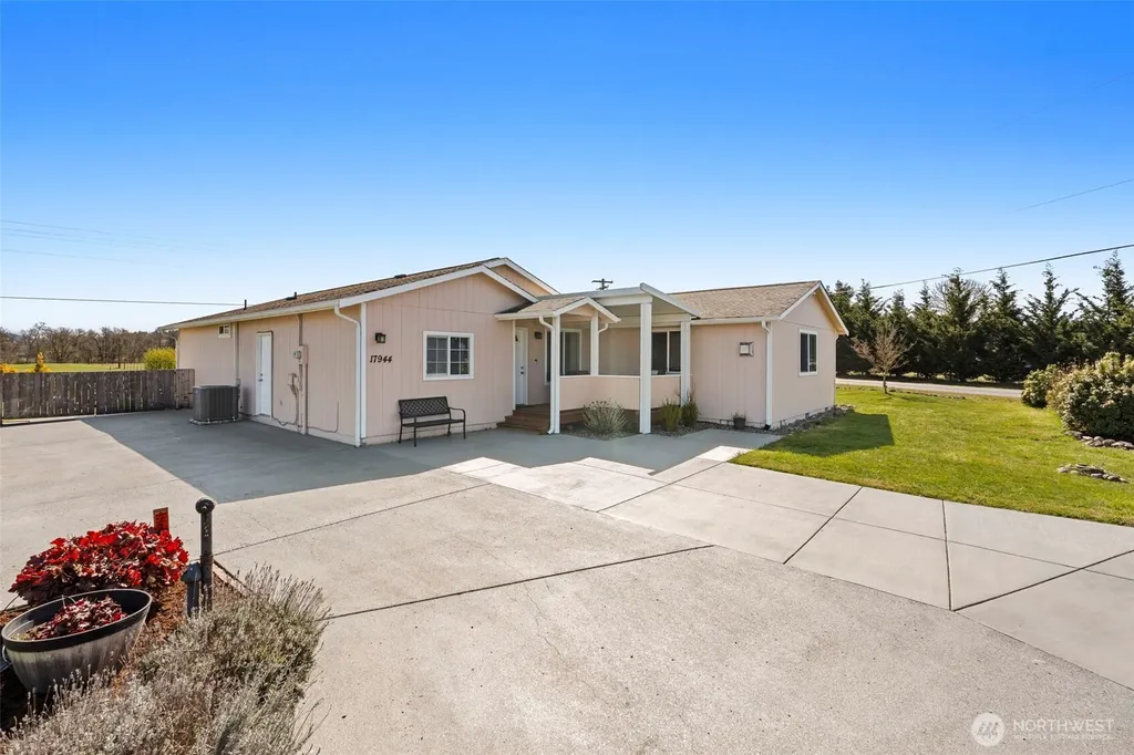 17944 Camus Drive SW Rochester WA 98579