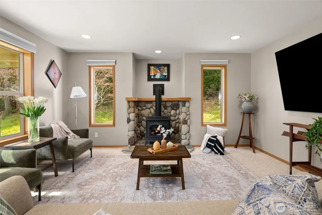 5623 NW Millglade Lane Bremerton WA 98312