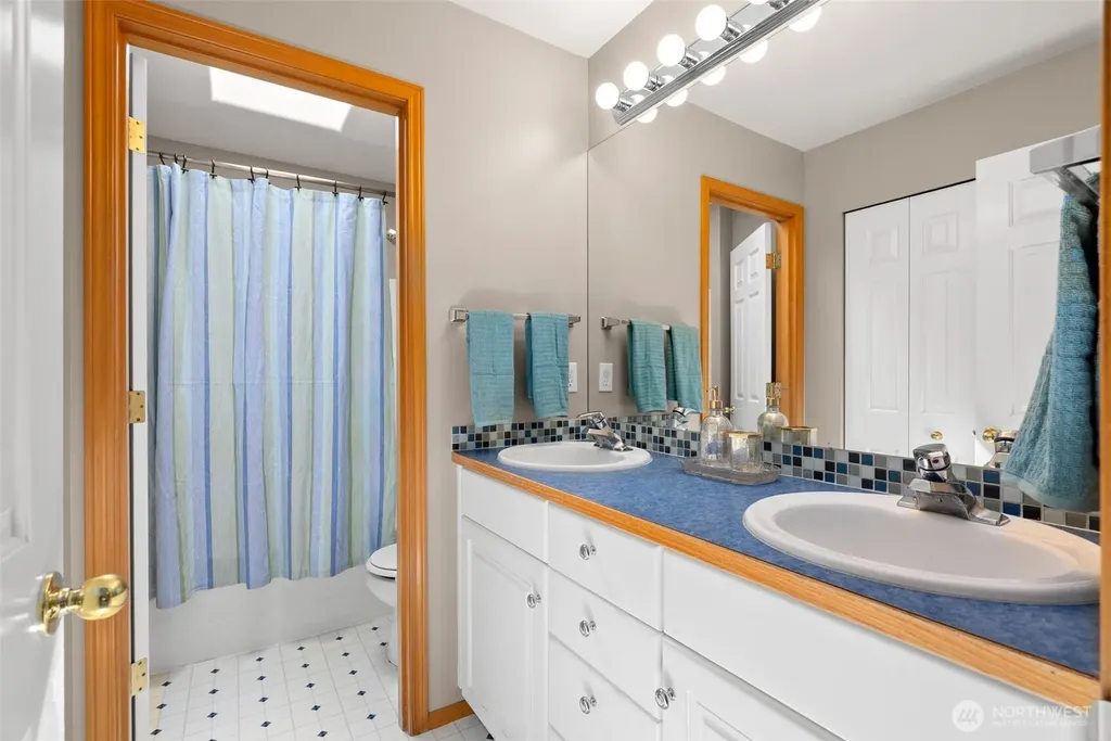 5623 NW Millglade Lane Bremerton WA 98312