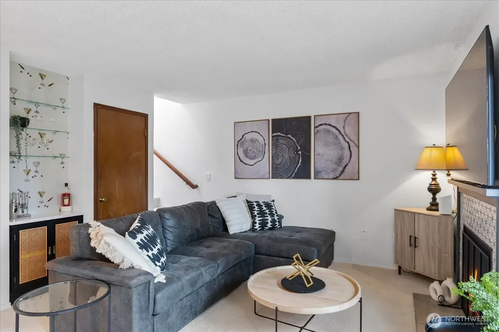 21615 80th Avenue W Edmonds WA 98026