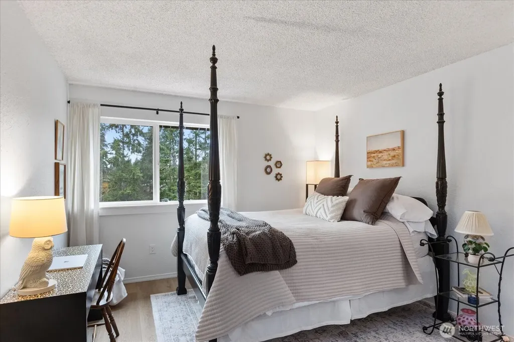 21615 80th Avenue W Edmonds WA 98026