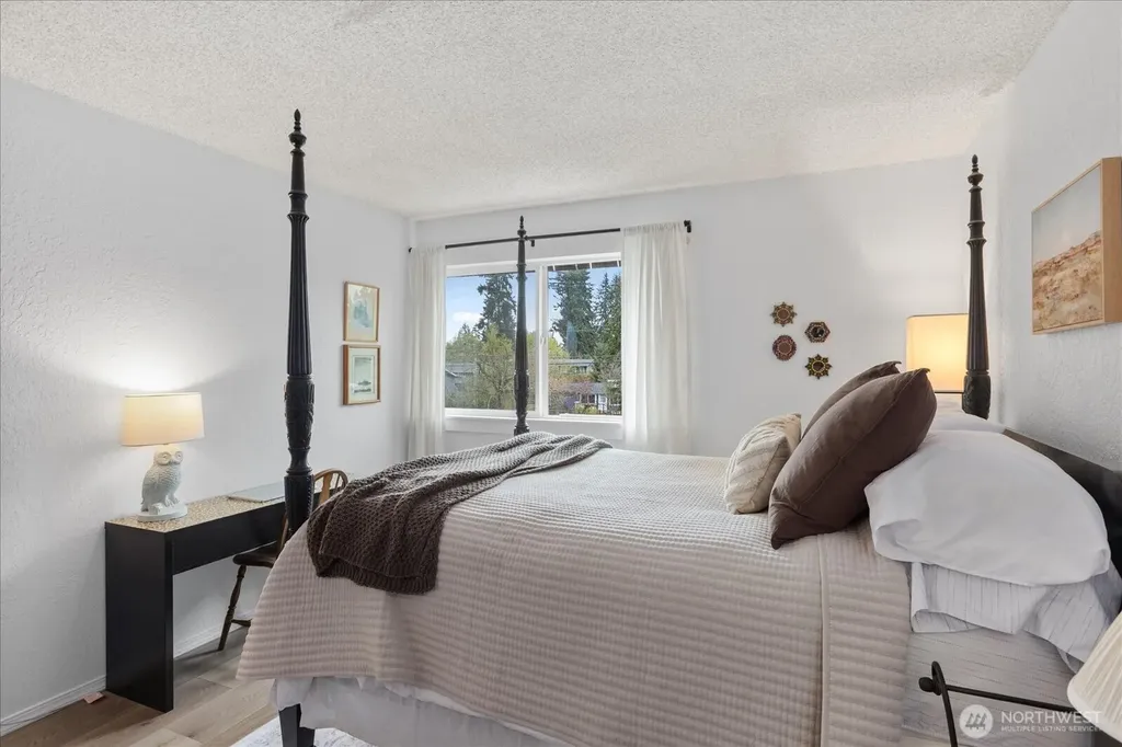 21615 80th Avenue W Edmonds WA 98026