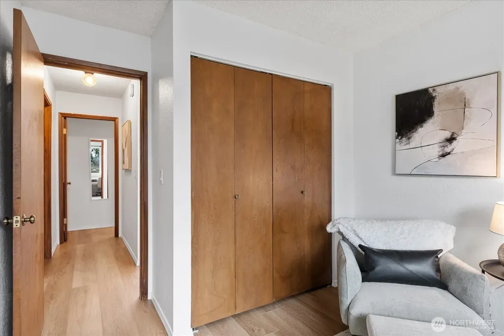 21615 80th Avenue W Edmonds WA 98026