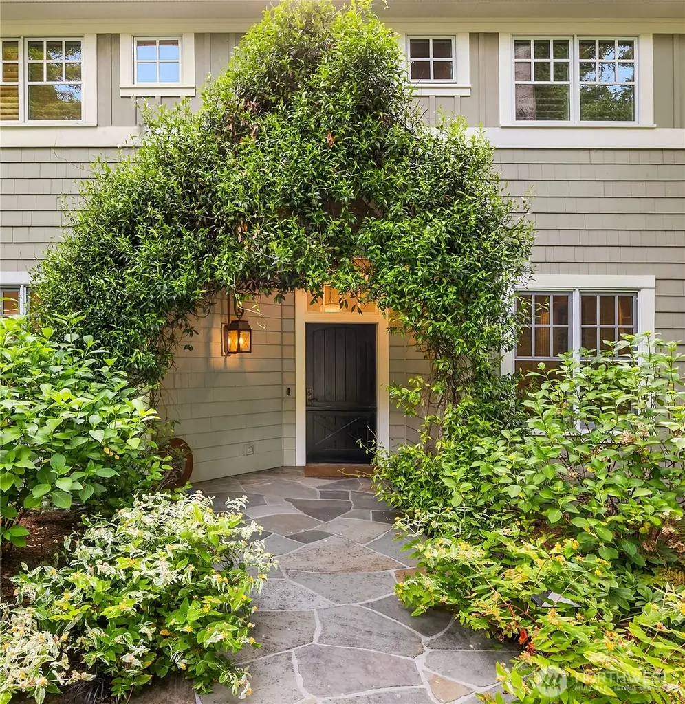 13401 Manzanita Road NE Bainbridge Island WA 98110