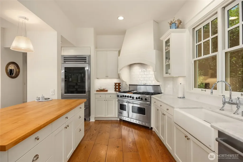 13401 Manzanita Road NE Bainbridge Island WA 98110