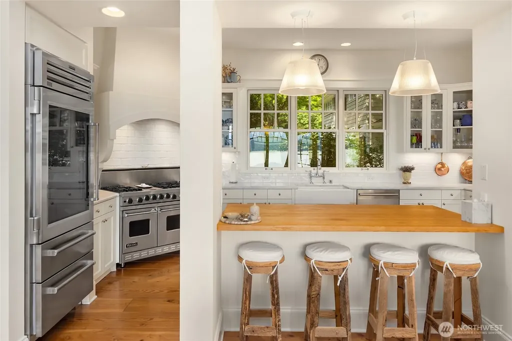 13401 Manzanita Road NE Bainbridge Island WA 98110