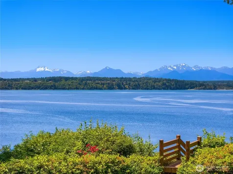 13401 Manzanita Road NE Bainbridge Island WA 98110