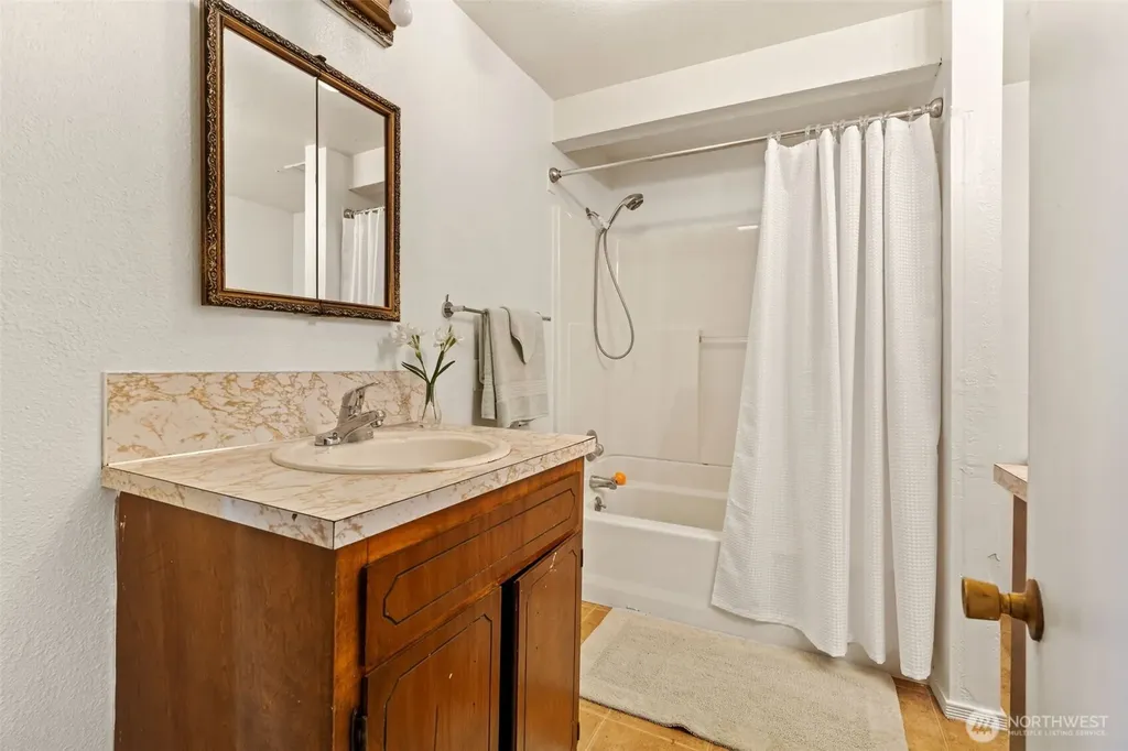 102 W Poplar Street Shelton WA 98584