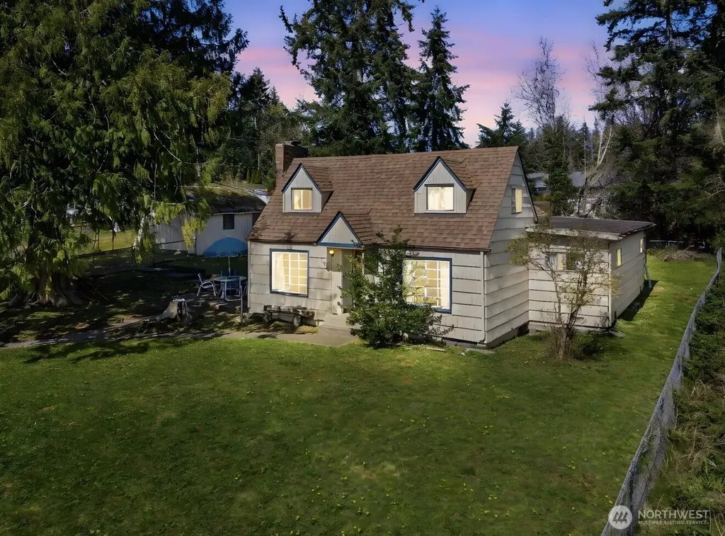102 W Poplar Street Shelton WA 98584