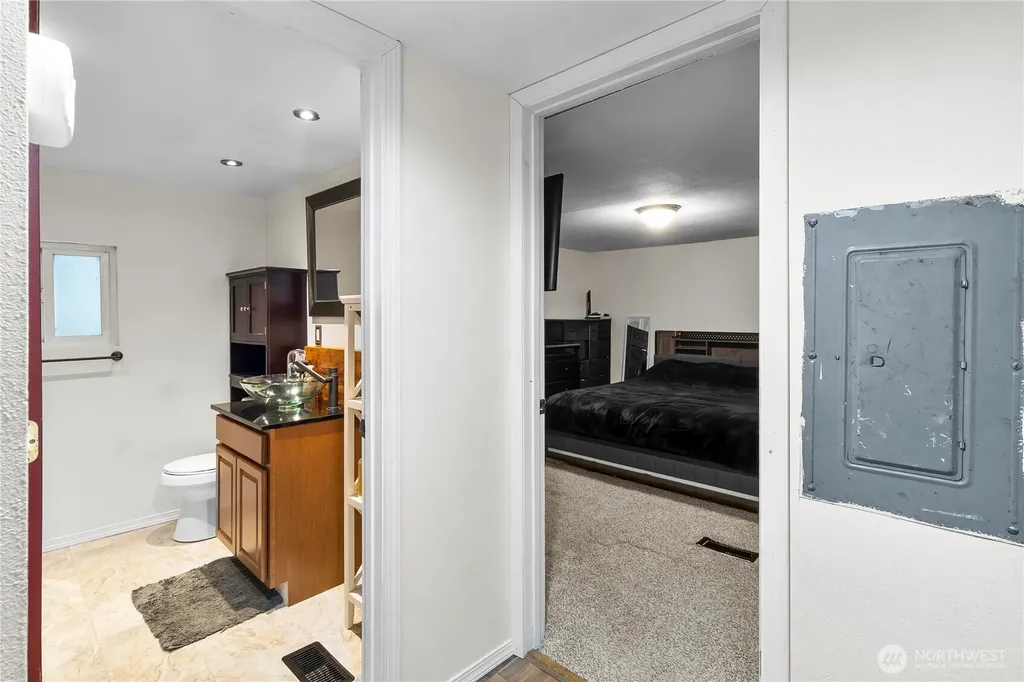 4621 East Street Blaine WA 98230