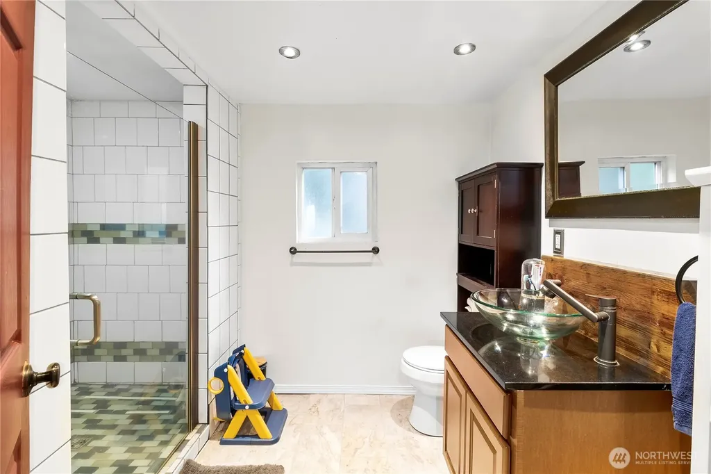 4621 East Street Blaine WA 98230