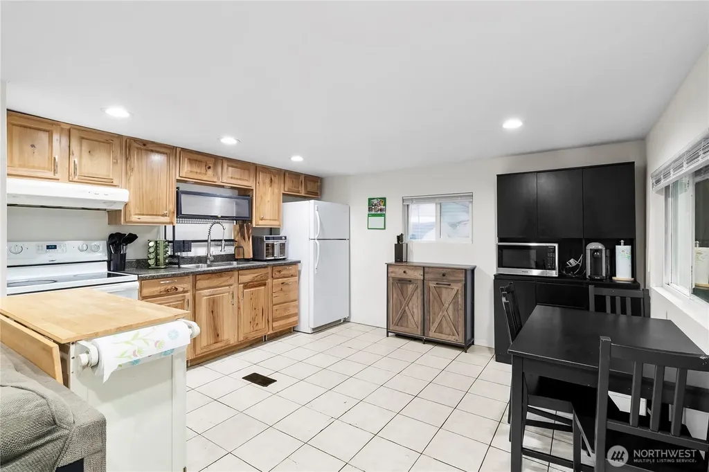 4621 East Street Blaine WA 98230