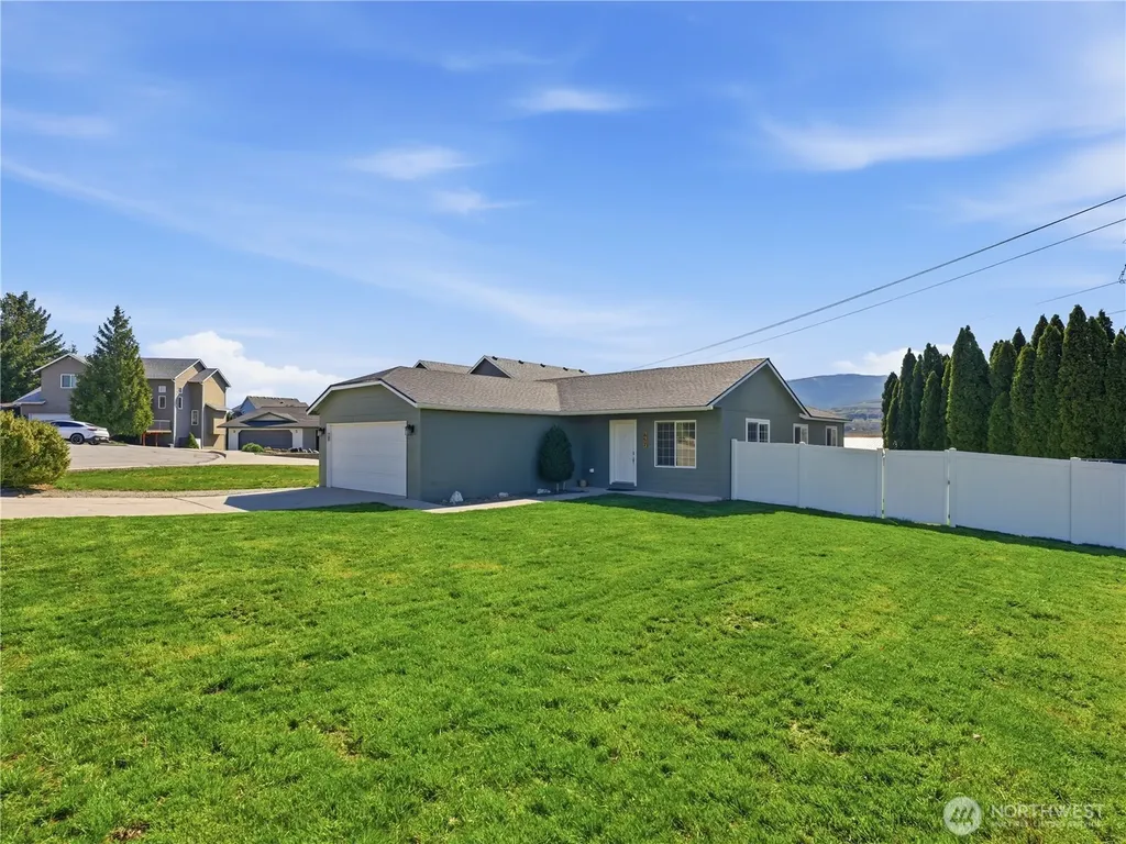 657 S Lawler Avenue East Wenatchee WA 98802
