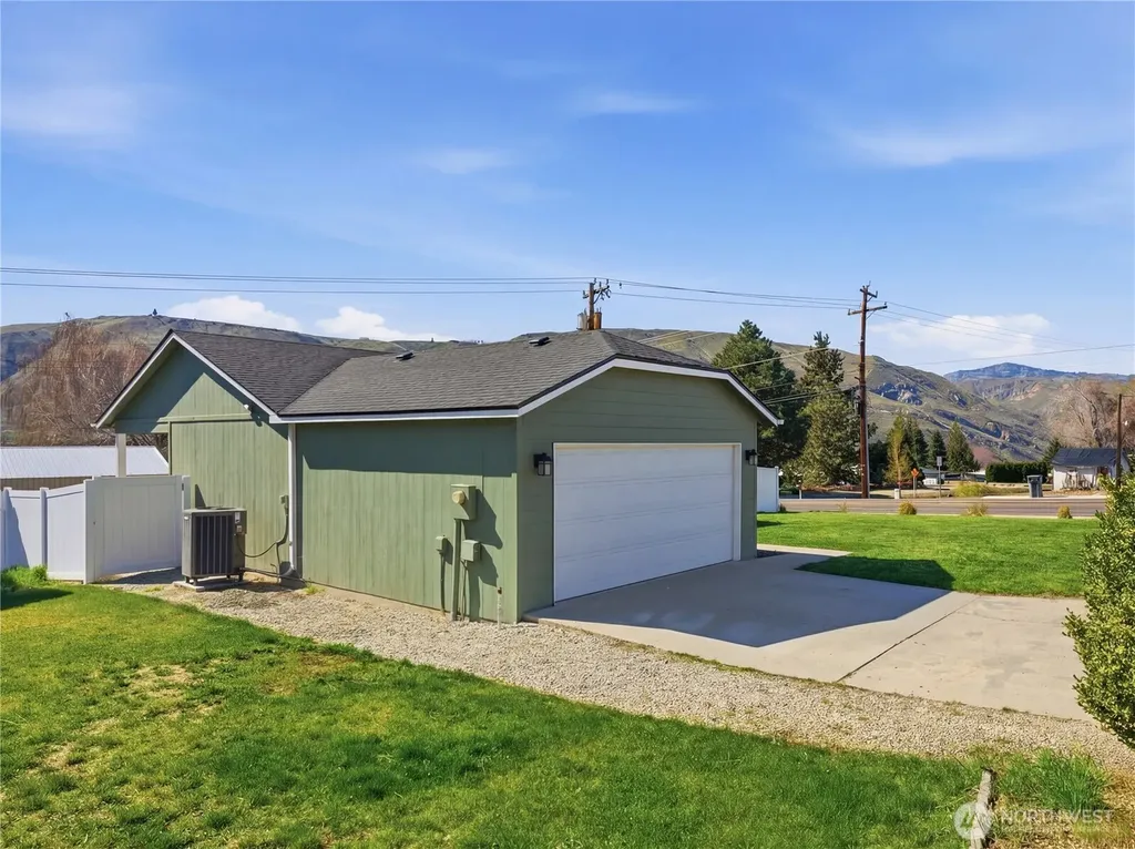 657 S Lawler Avenue East Wenatchee WA 98802