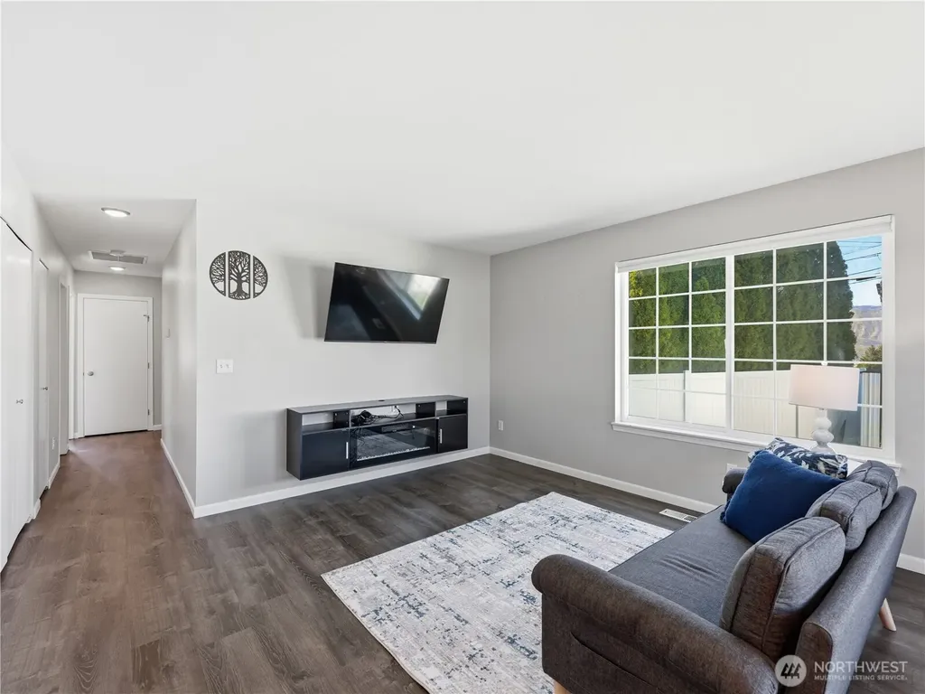 657 S Lawler Avenue East Wenatchee WA 98802