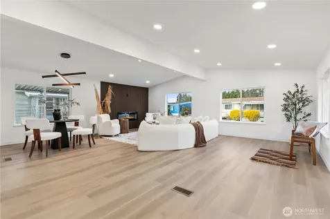 1510 Maple Lane Kent WA 98030