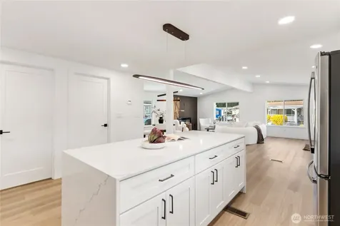 1510 Maple Lane Kent WA 98030