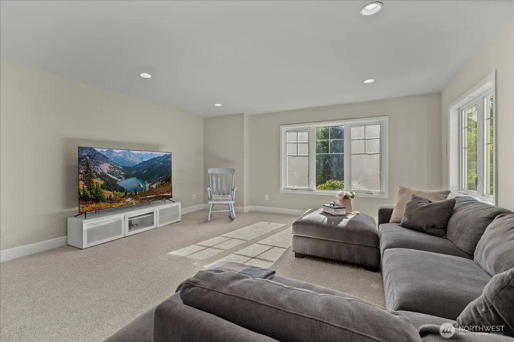 2046 277th Avenue SE Sammamish WA 98075