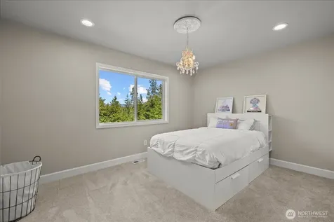 2046 277th Avenue SE Sammamish WA 98075