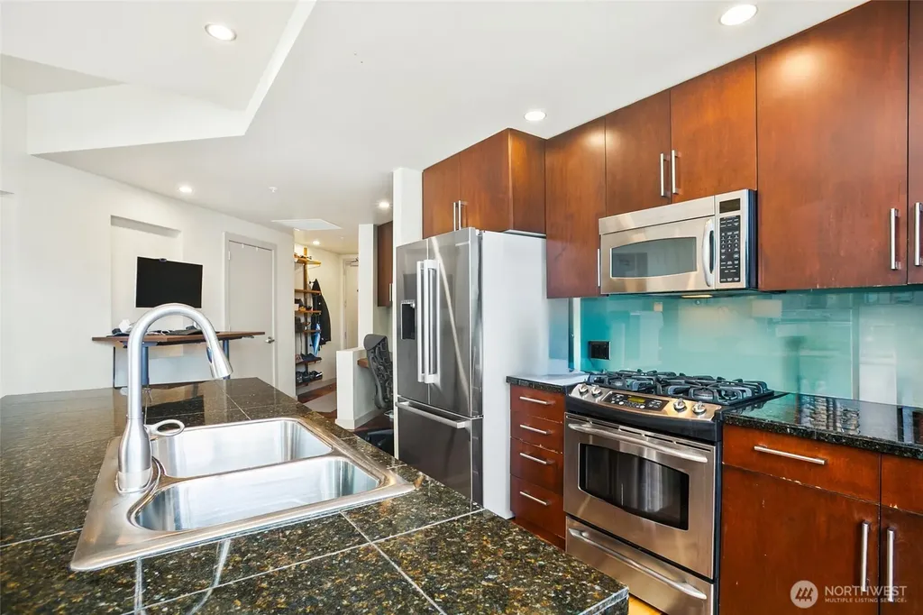 910 Lenora Street Seattle WA 98121