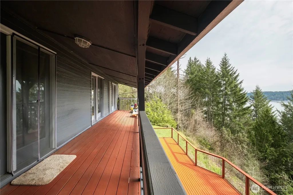 50 NE Alta Vista Drive Belfair WA 98528