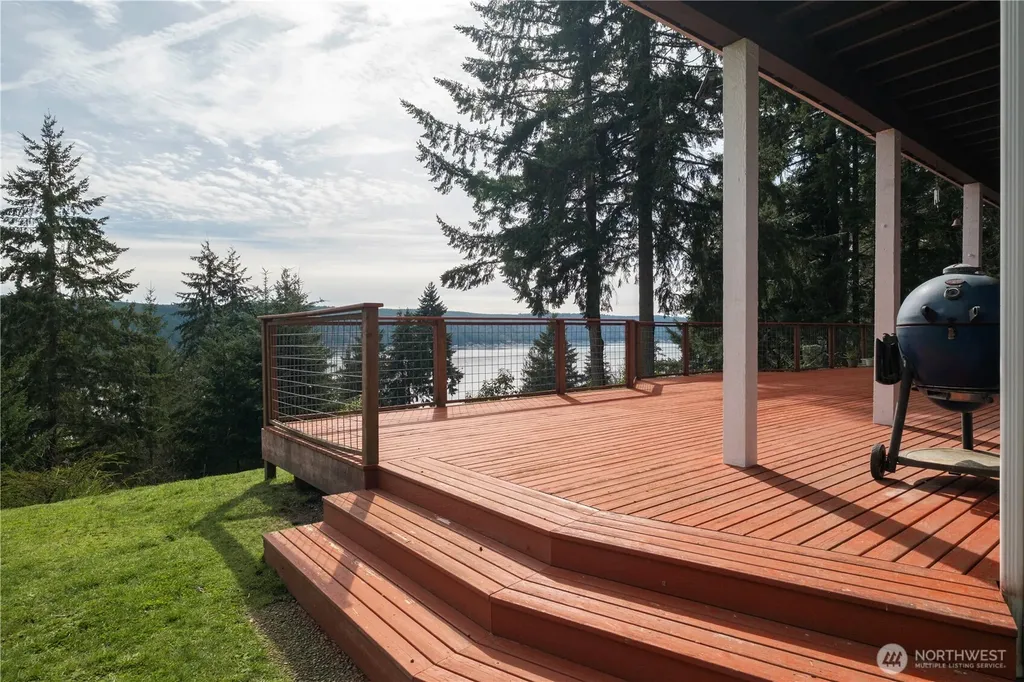 50 NE Alta Vista Drive Belfair WA 98528