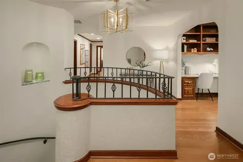 2409 29th Avenue W Seattle WA 98199