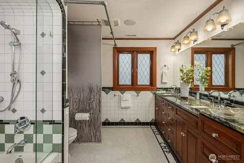 2409 29th Avenue W Seattle WA 98199