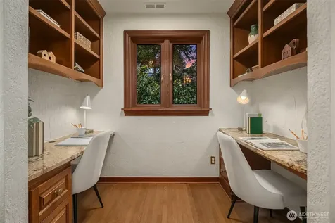 2409 29th Avenue W Seattle WA 98199
